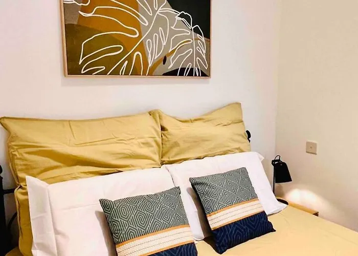 Sunny House By The Sea *