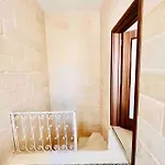 Sunny House By The Sea Ferienhaus Gzira