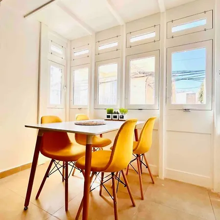 Case de vacanță Sunny House By The Sea